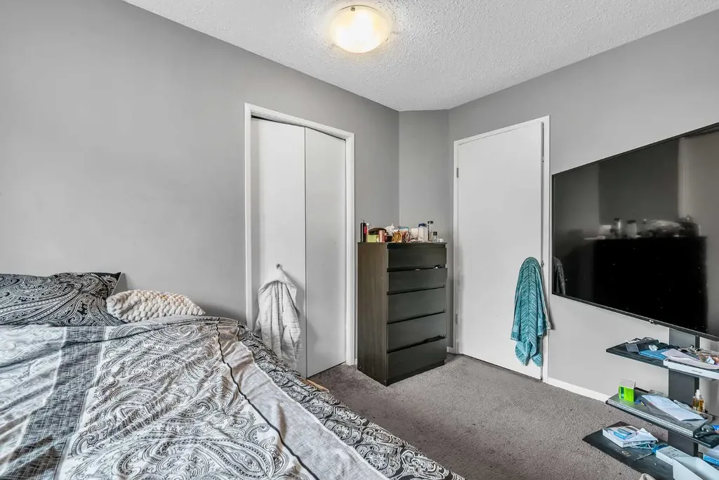 319 Templemont Place NE Calgary AB T1Y 5A7
