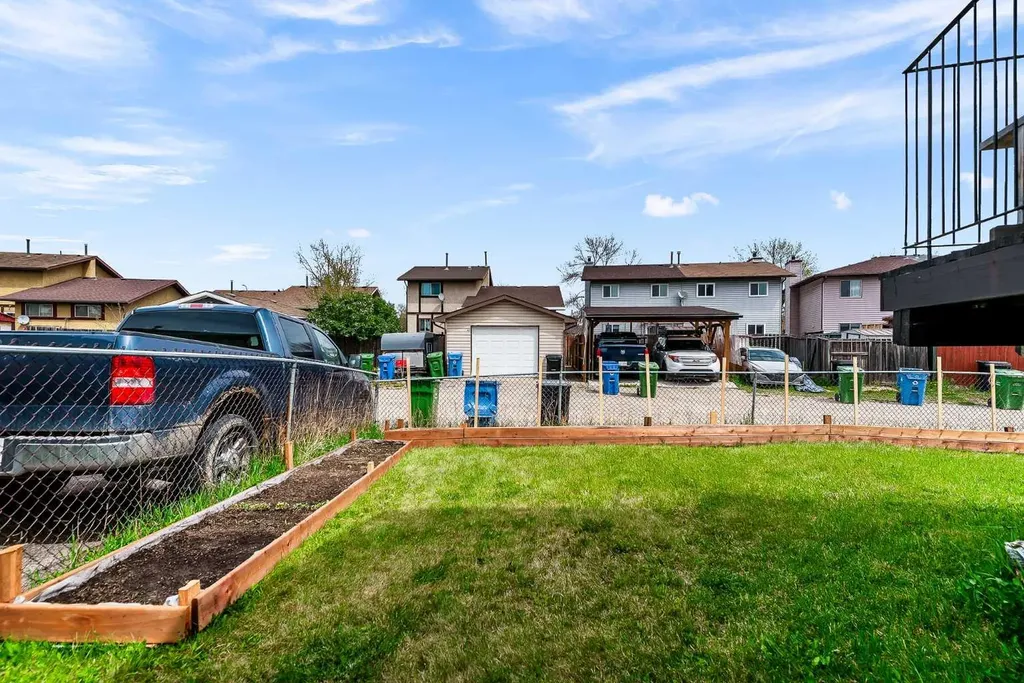 319 Templemont Place NE Calgary AB T1Y 5A7