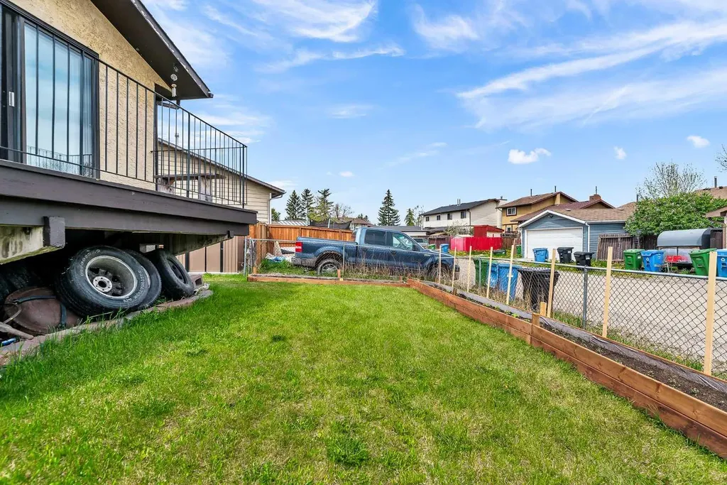 319 Templemont Place NE Calgary AB T1Y 5A7