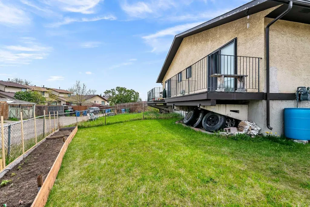 319 Templemont Place NE Calgary AB T1Y 5A7