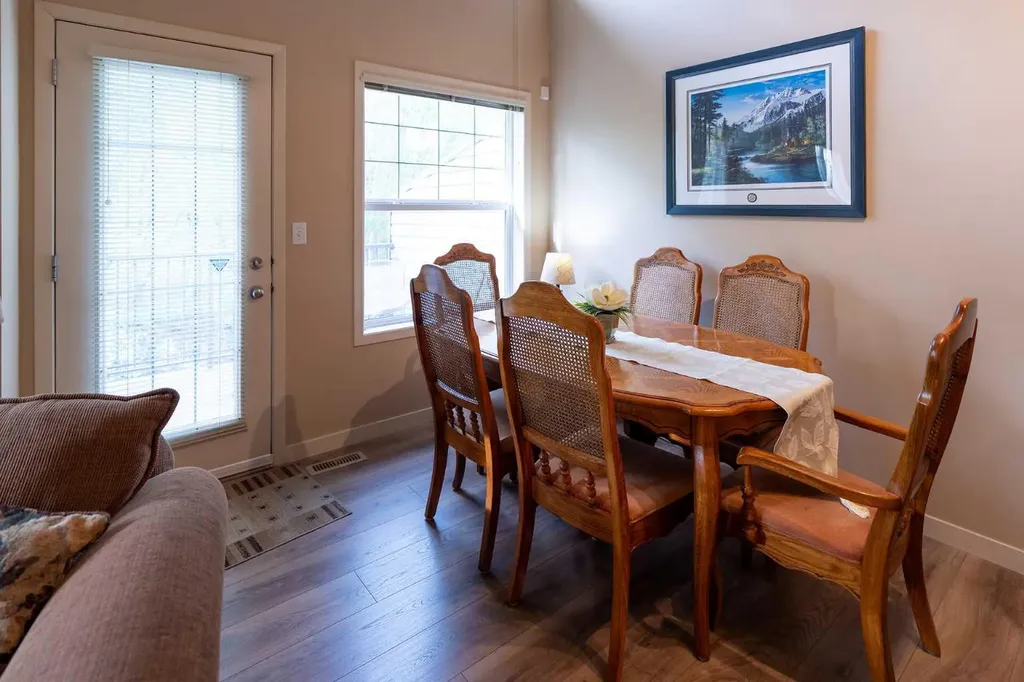 22 Rockyvalley Villas NW Calgary AB T3G 5X3