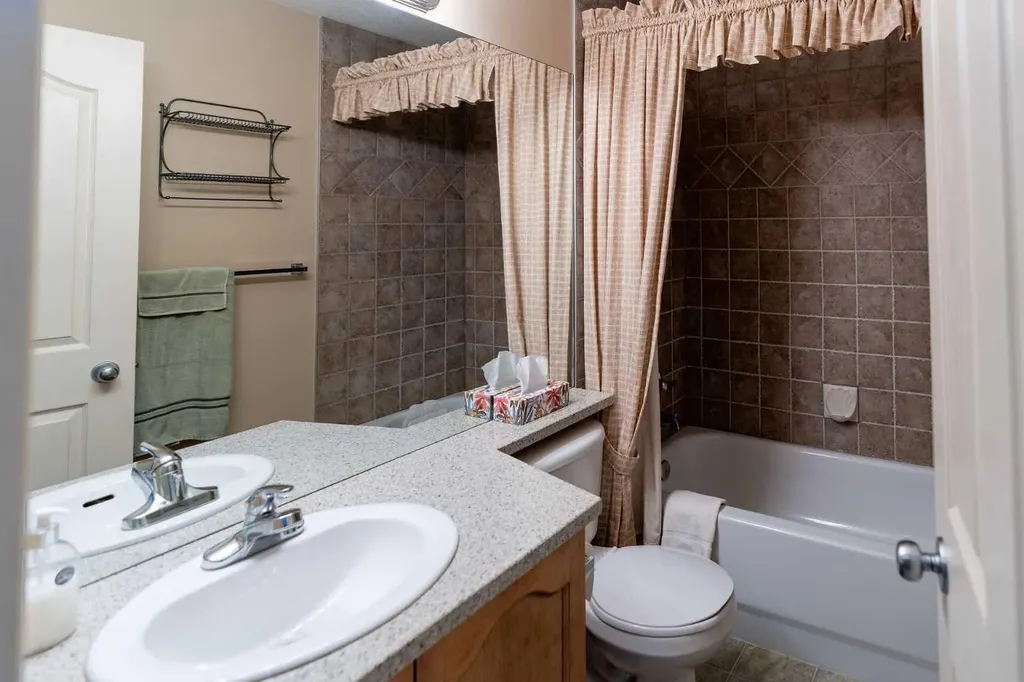 22 Rockyvalley Villas NW Calgary AB T3G 5X3