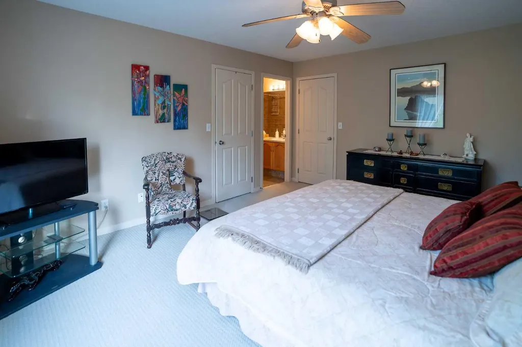 22 Rockyvalley Villas NW Calgary AB T3G 5X3