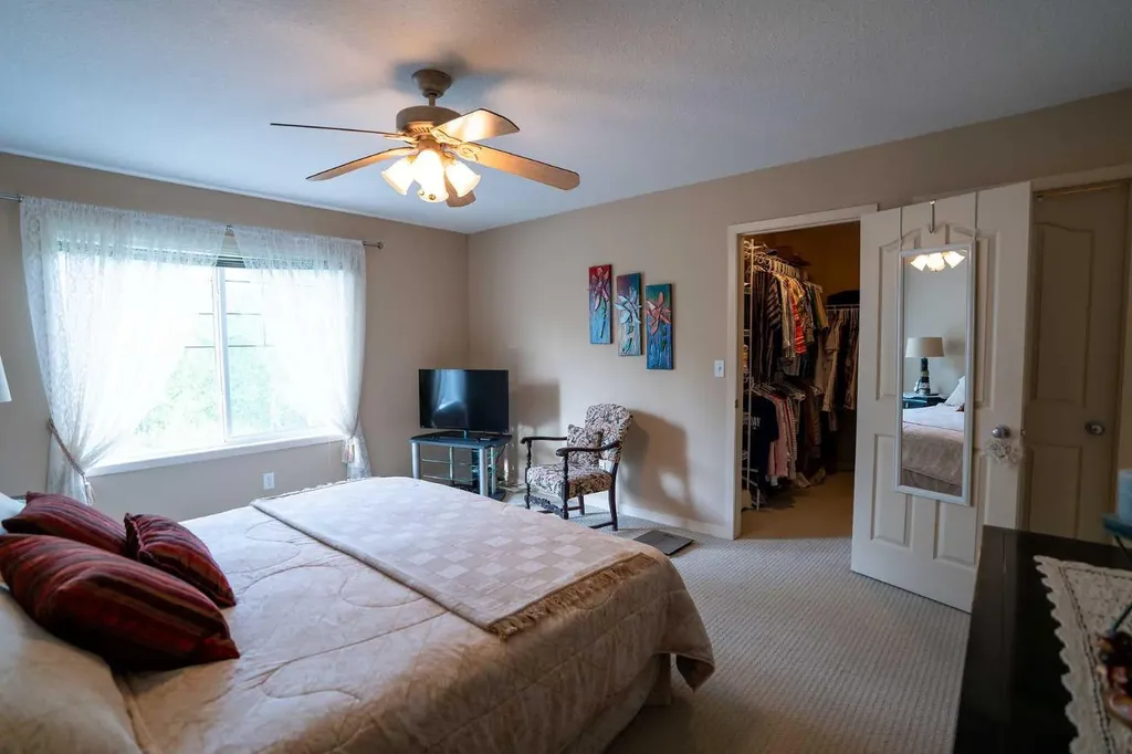 22 Rockyvalley Villas NW Calgary AB T3G 5X3