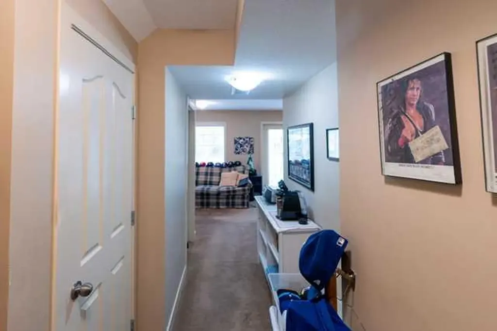 22 Rockyvalley Villas NW Calgary AB T3G 5X3