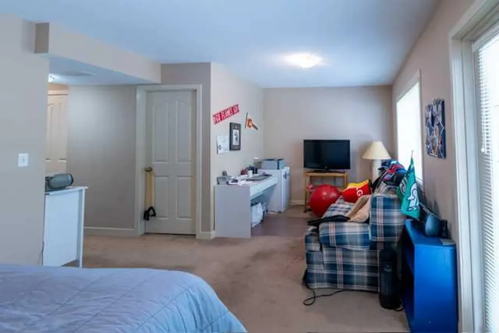 22 Rockyvalley Villas NW Calgary AB T3G 5X3