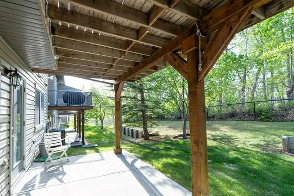22 Rockyvalley Villas NW Calgary AB T3G 5X3