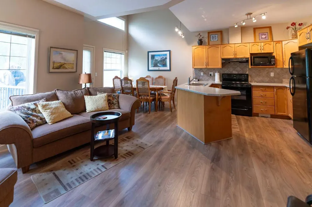 22 Rockyvalley Villas NW Calgary AB T3G 5X3