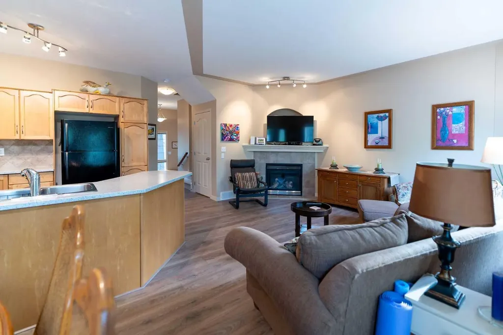 22 Rockyvalley Villas NW Calgary AB T3G 5X3
