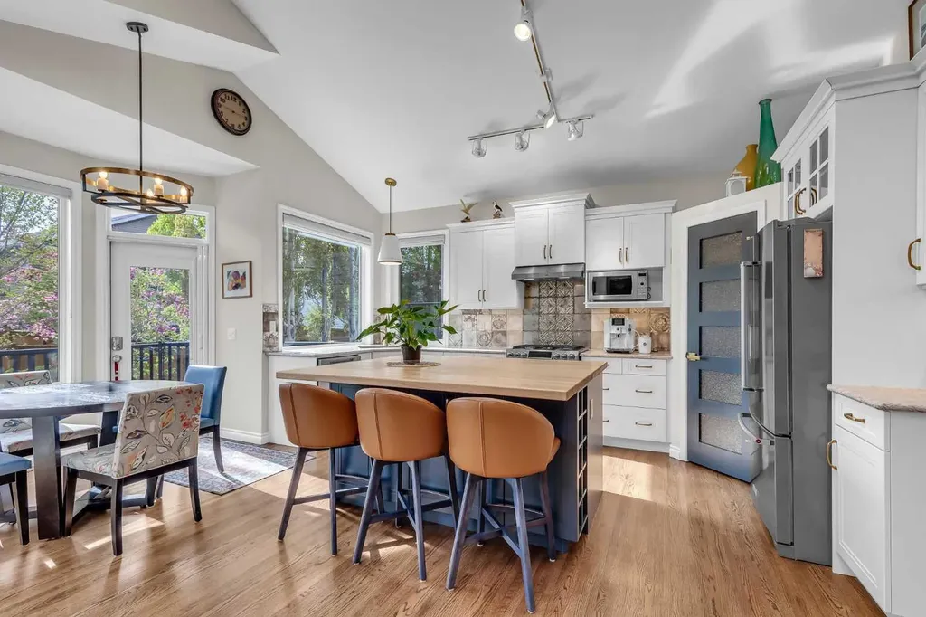 89 Douglasdale Crescent SE Calgary AB T2Z 3A2