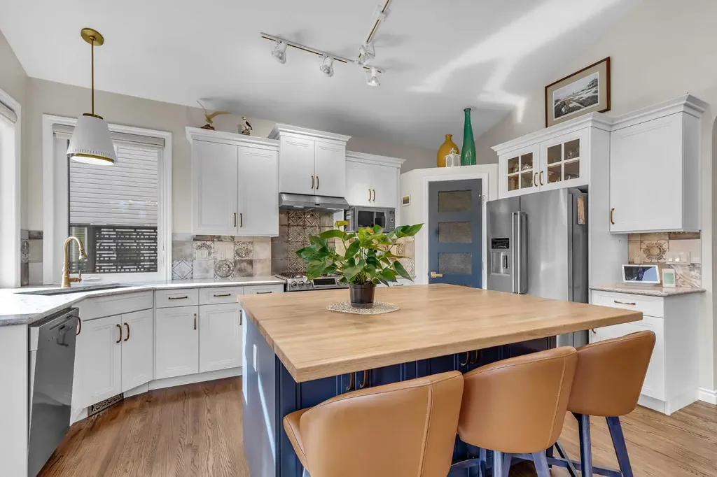 89 Douglasdale Crescent SE Calgary AB T2Z 3A2