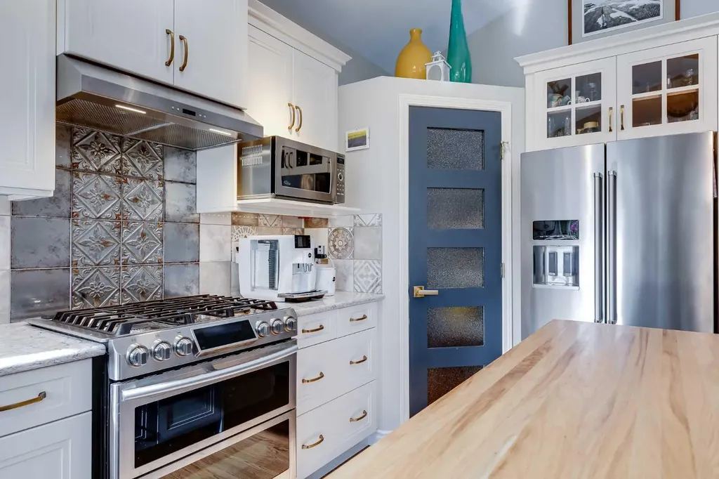 89 Douglasdale Crescent SE Calgary AB T2Z 3A2