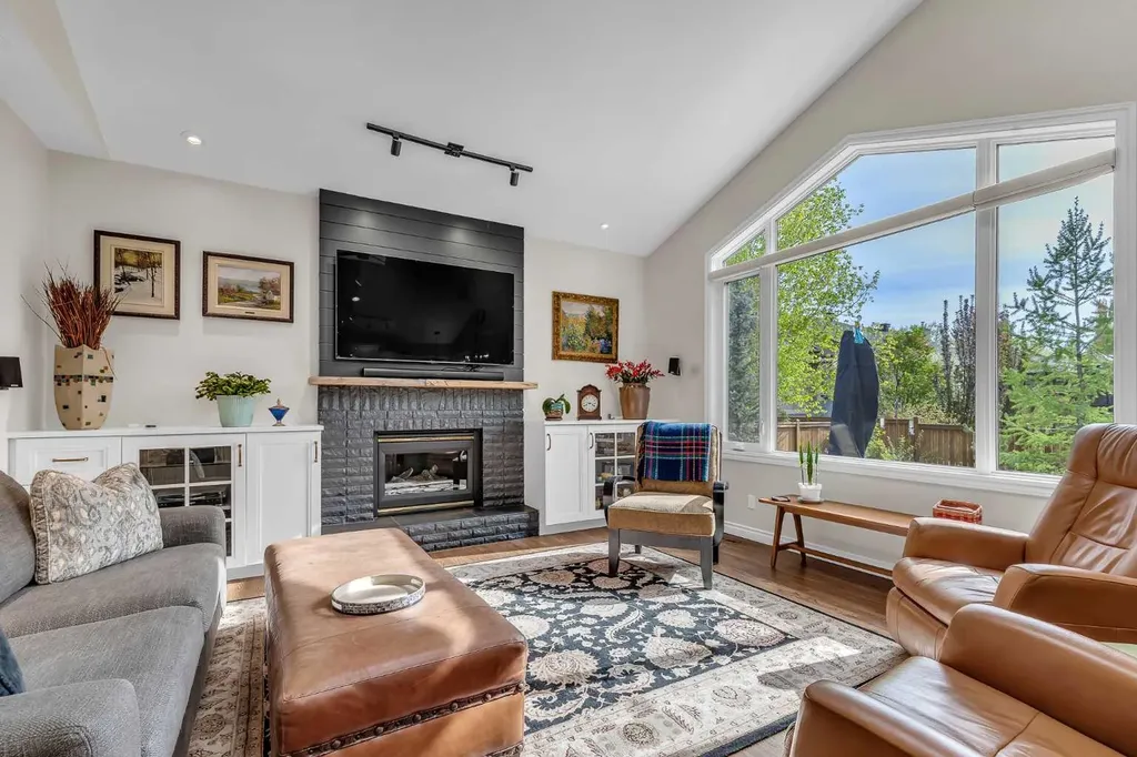 89 Douglasdale Crescent SE Calgary AB T2Z 3A2