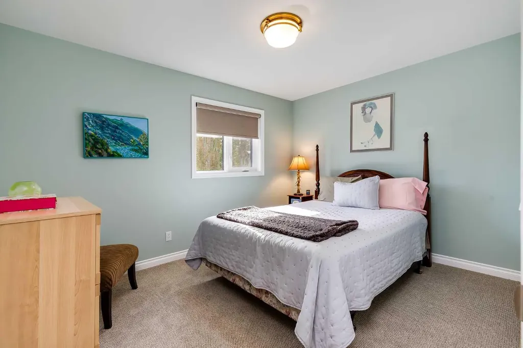 89 Douglasdale Crescent SE Calgary AB T2Z 3A2