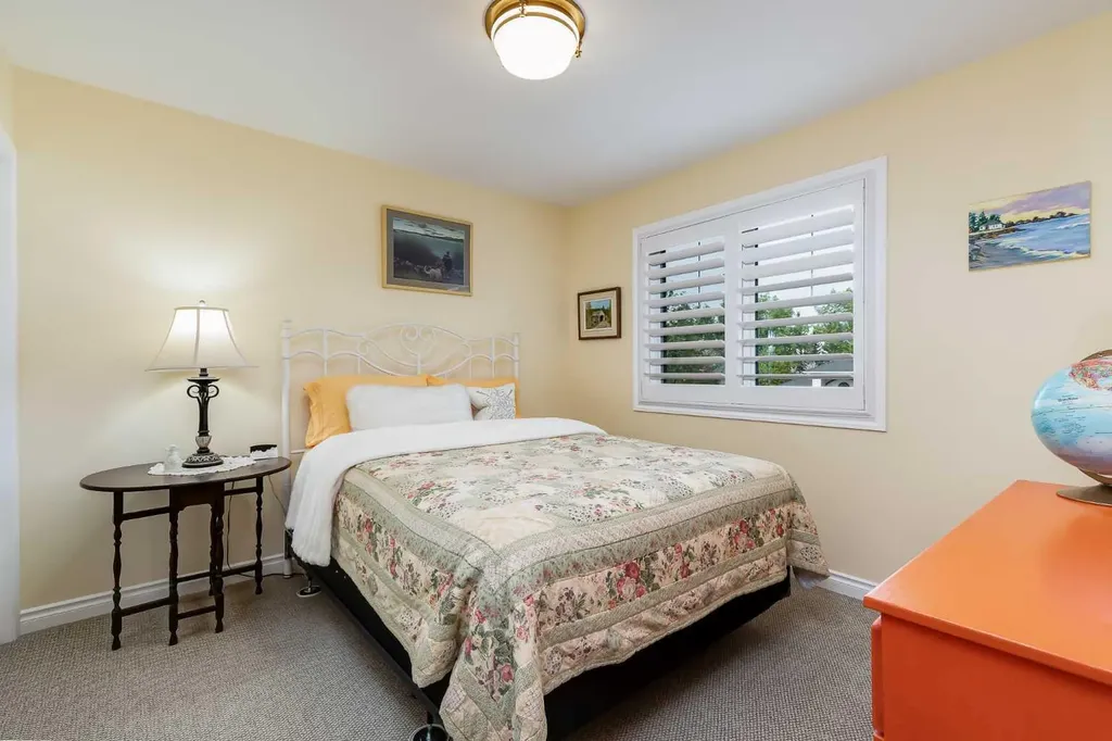89 Douglasdale Crescent SE Calgary AB T2Z 3A2