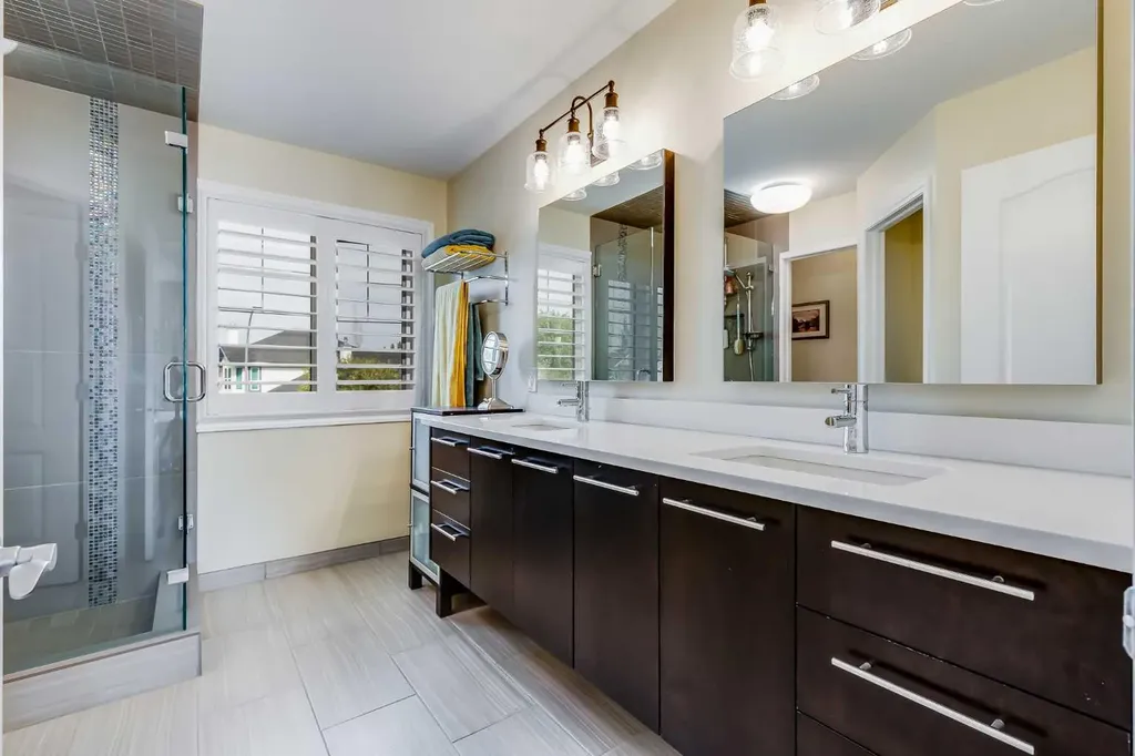 89 Douglasdale Crescent SE Calgary AB T2Z 3A2