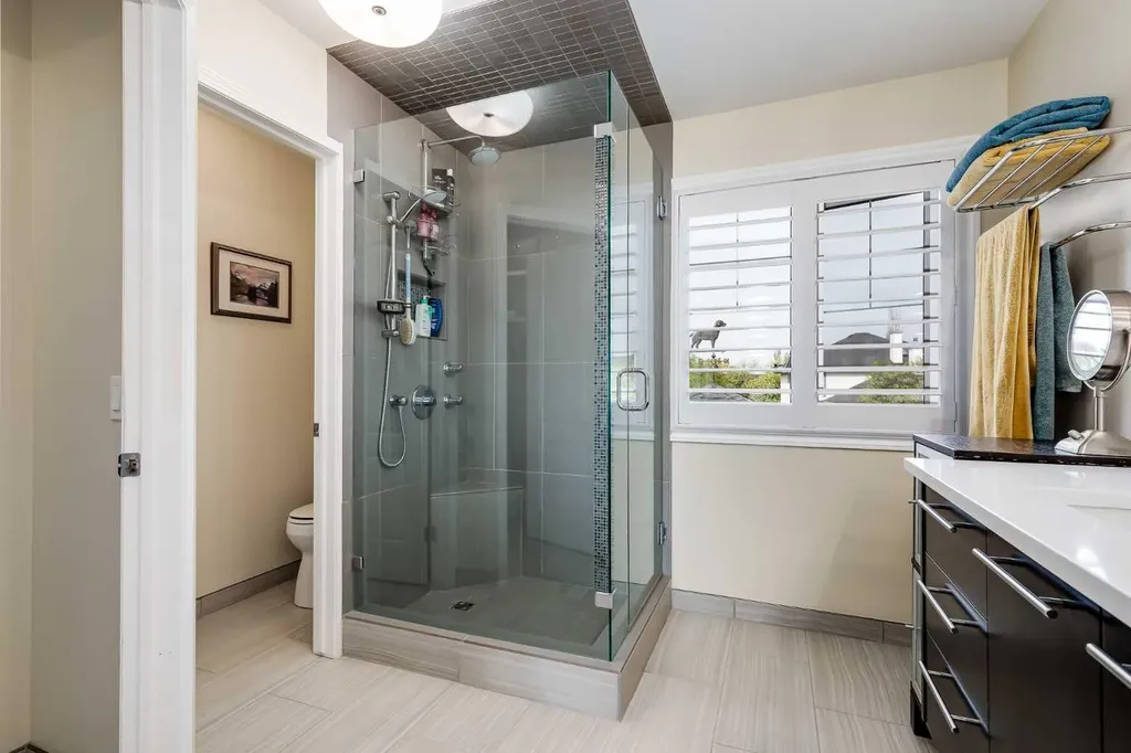 89 Douglasdale Crescent SE Calgary AB T2Z 3A2