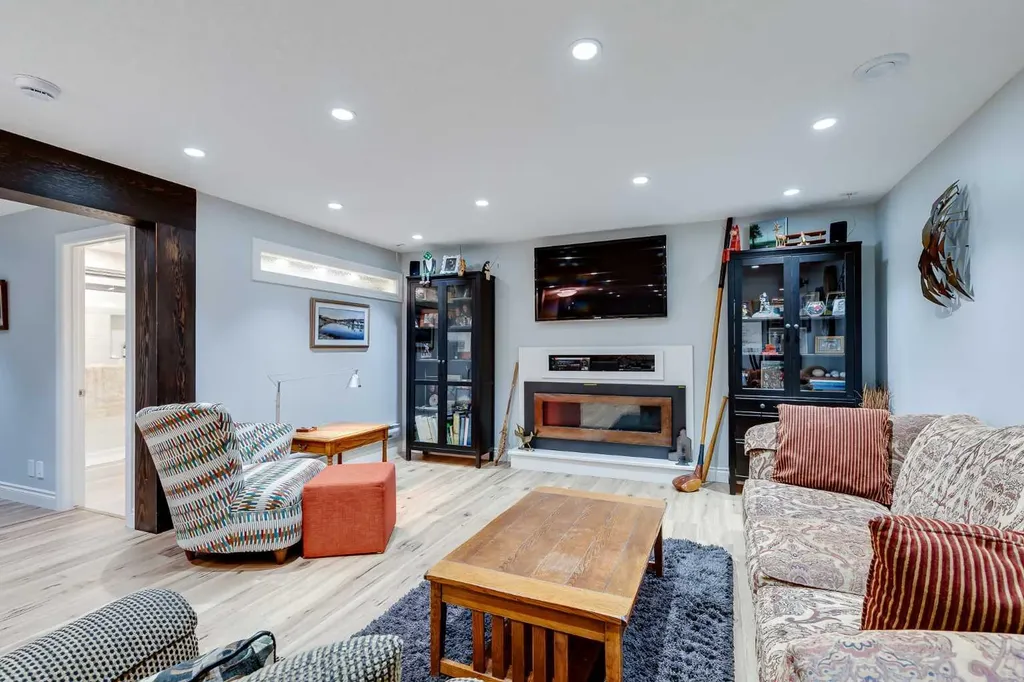 89 Douglasdale Crescent SE Calgary AB T2Z 3A2