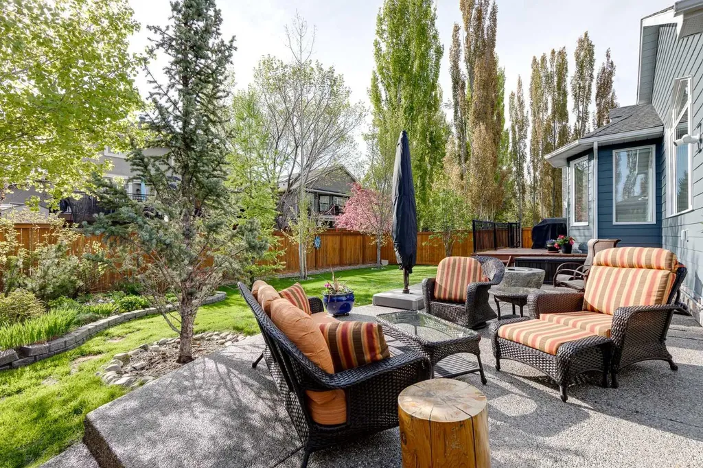 89 Douglasdale Crescent SE Calgary AB T2Z 3A2