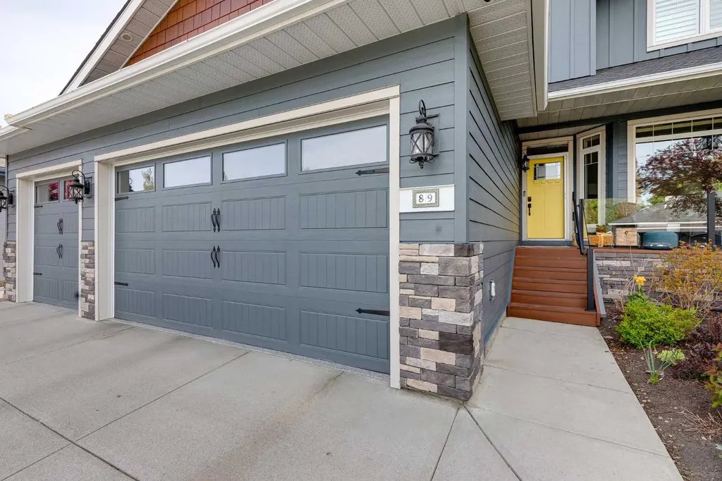 89 Douglasdale Crescent SE Calgary AB T2Z 3A2