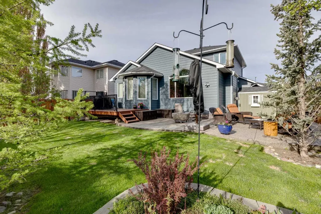 89 Douglasdale Crescent SE Calgary AB T2Z 3A2