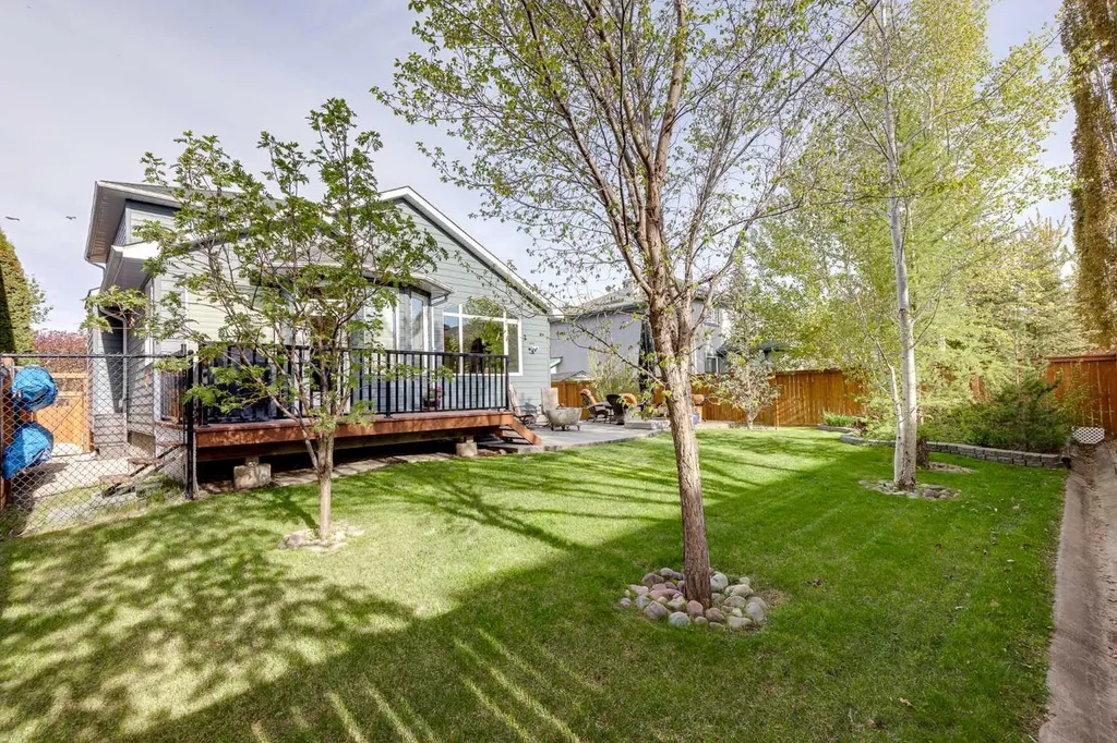 89 Douglasdale Crescent SE Calgary AB T2Z 3A2