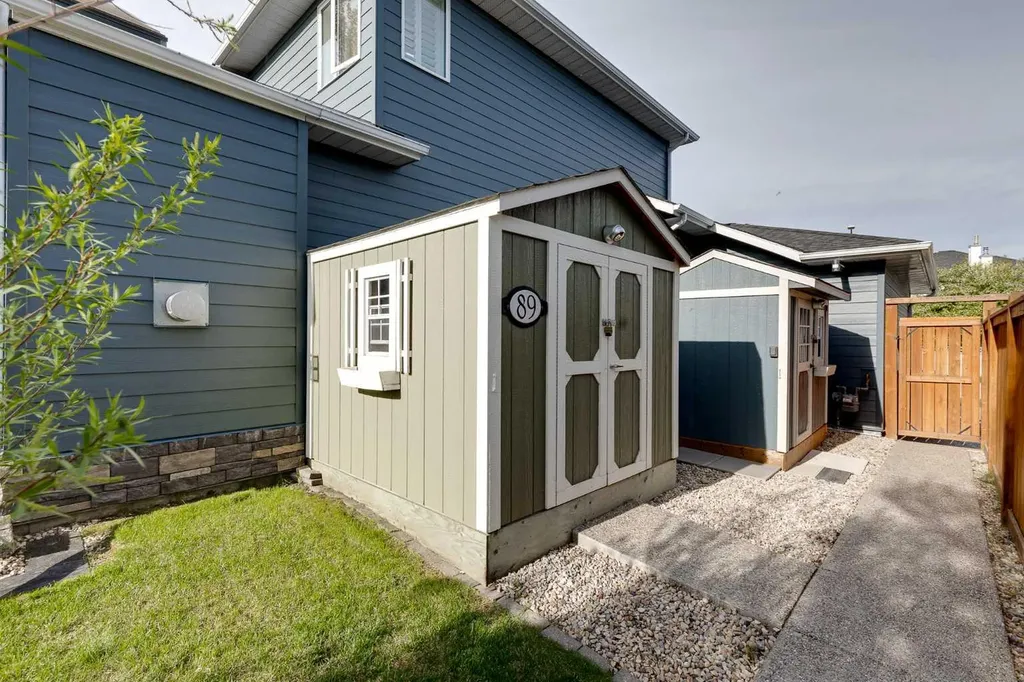89 Douglasdale Crescent SE Calgary AB T2Z 3A2