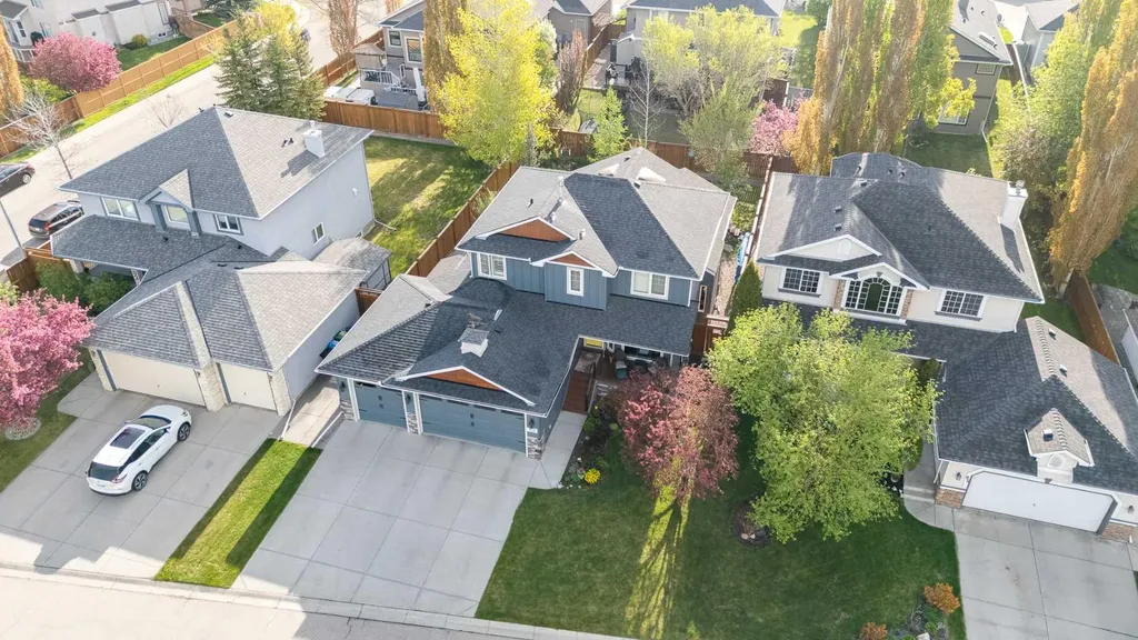 89 Douglasdale Crescent SE Calgary AB T2Z 3A2