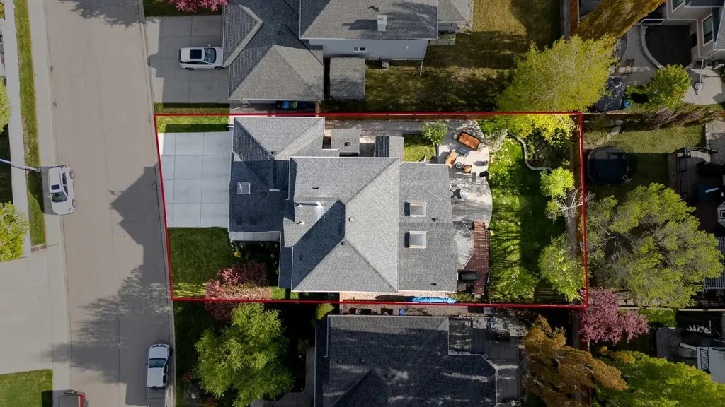 89 Douglasdale Crescent SE Calgary AB T2Z 3A2