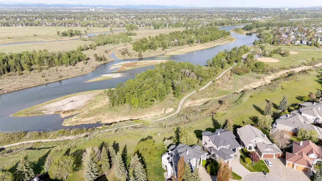 89 Douglasdale Crescent SE Calgary AB T2Z 3A2