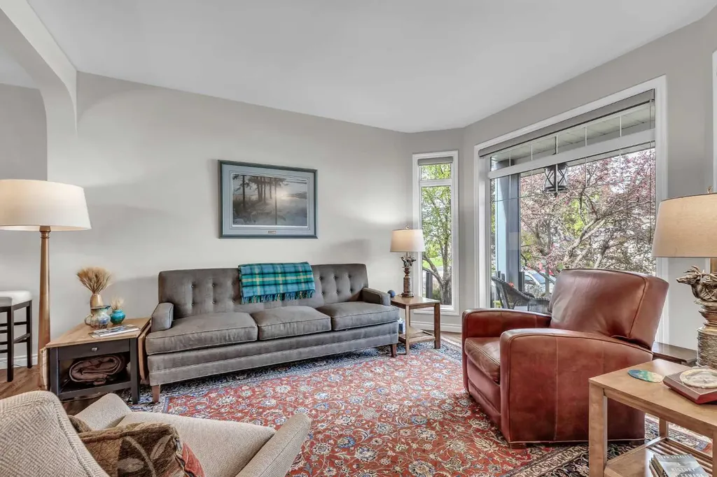 89 Douglasdale Crescent SE Calgary AB T2Z 3A2