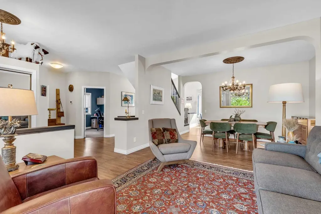 89 Douglasdale Crescent SE Calgary AB T2Z 3A2