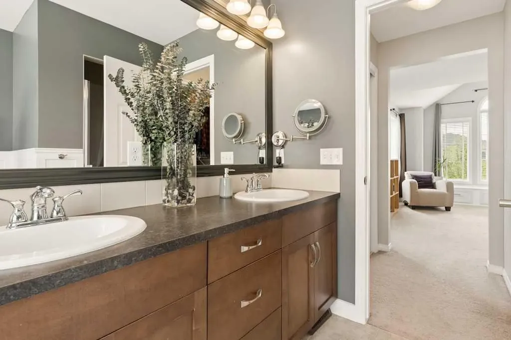 728 Windridge Road SW Airdrie AB T4B 2R1
