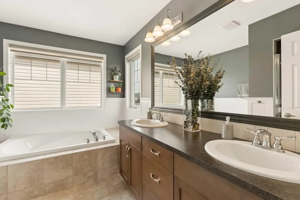 728 Windridge Road SW Airdrie AB T4B 2R1