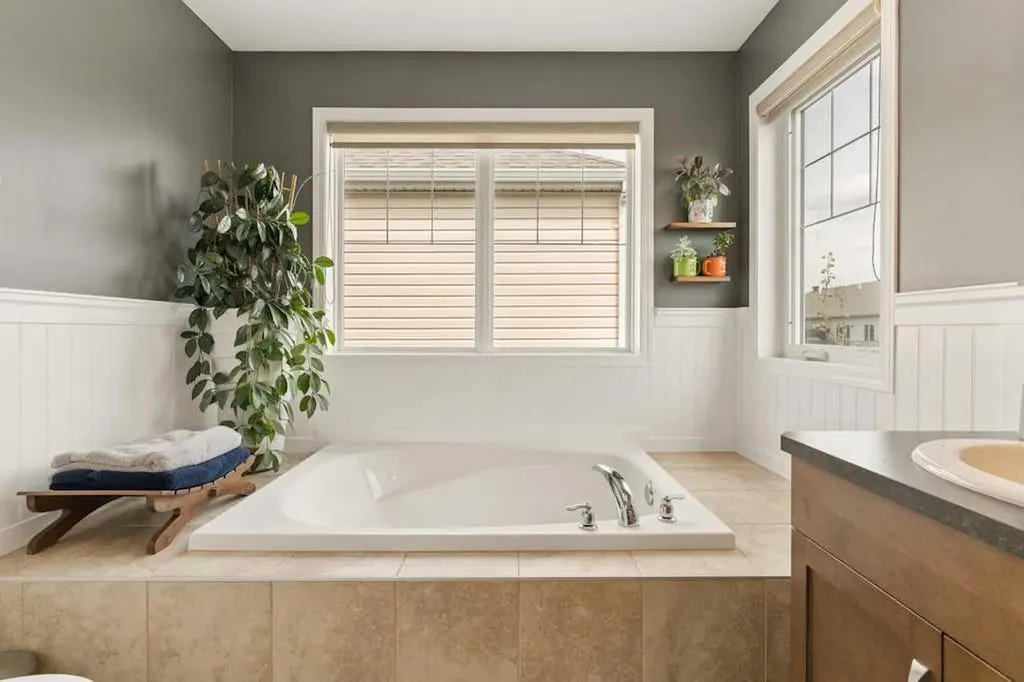 728 Windridge Road SW Airdrie AB T4B 2R1
