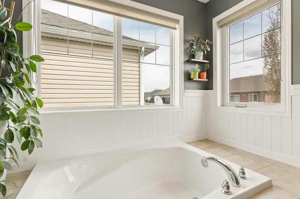 728 Windridge Road SW Airdrie AB T4B 2R1