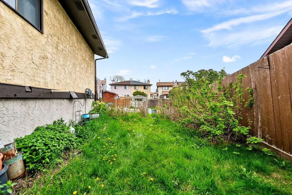 317 Templemont Place NE Calgary AB T1Y 5A7