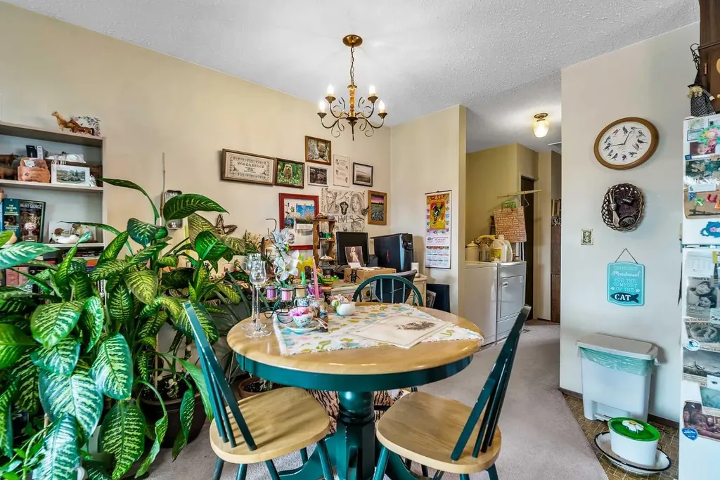 317 Templemont Place NE Calgary AB T1Y 5A7