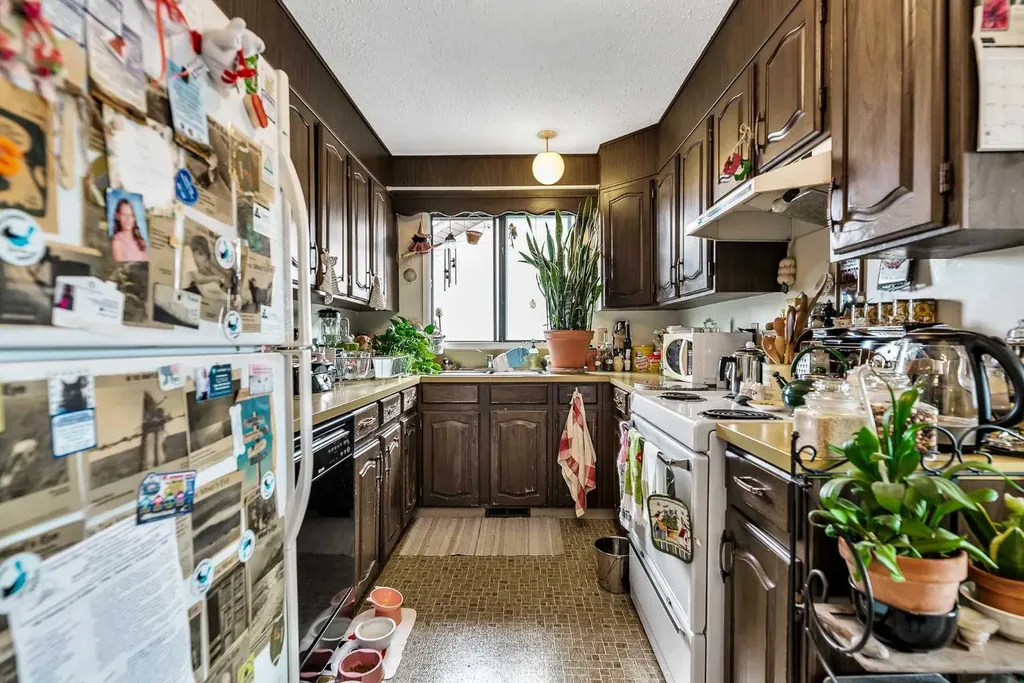 317 Templemont Place NE Calgary AB T1Y 5A7