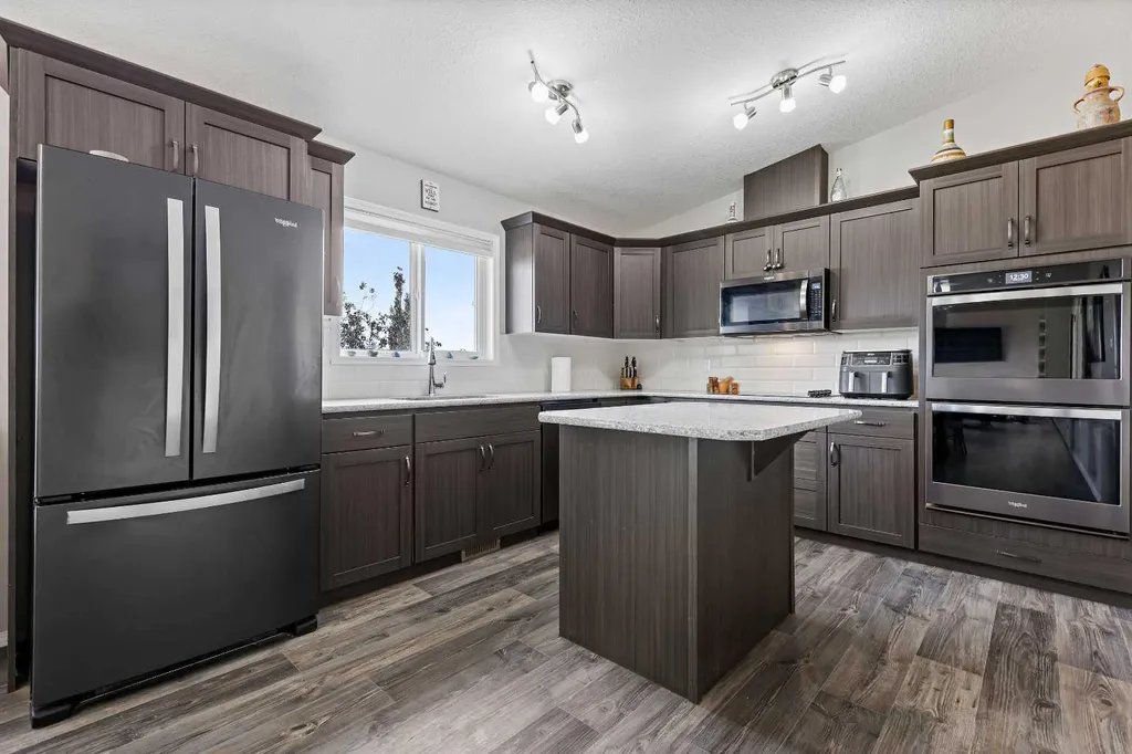 241003 Range Road 235 Rural Wheatland County AB T1P 2B5