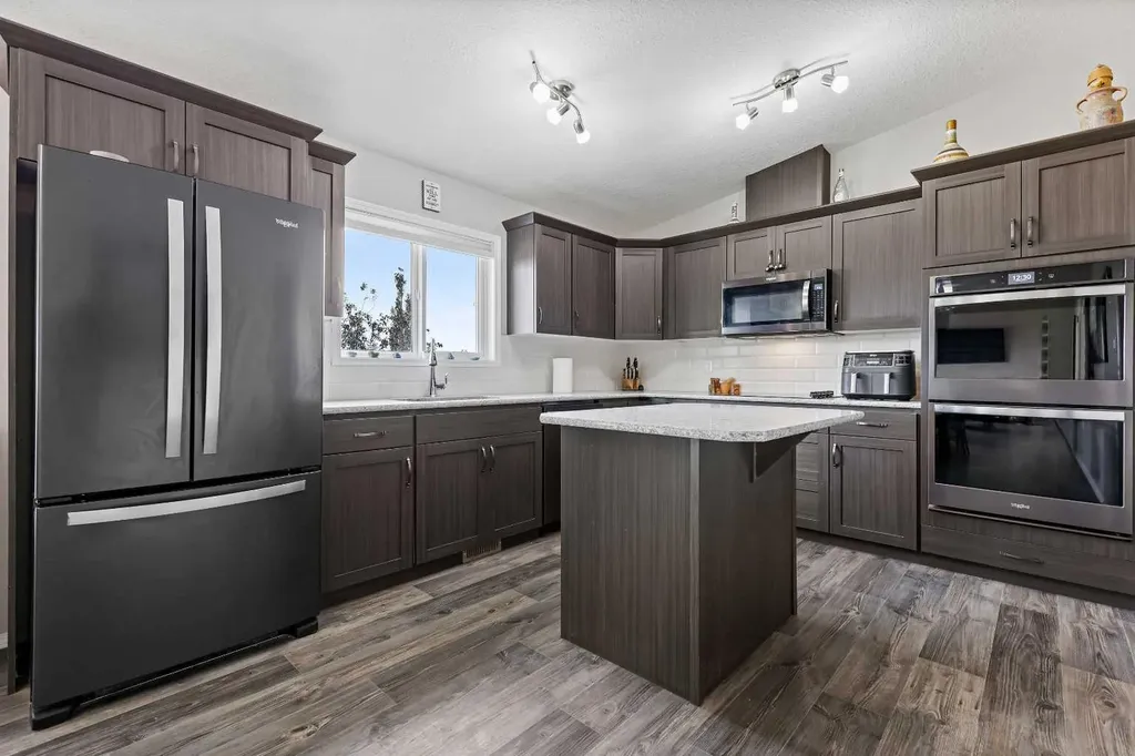 241003 Range Road 235 Rural Wheatland County AB T1P 2B5