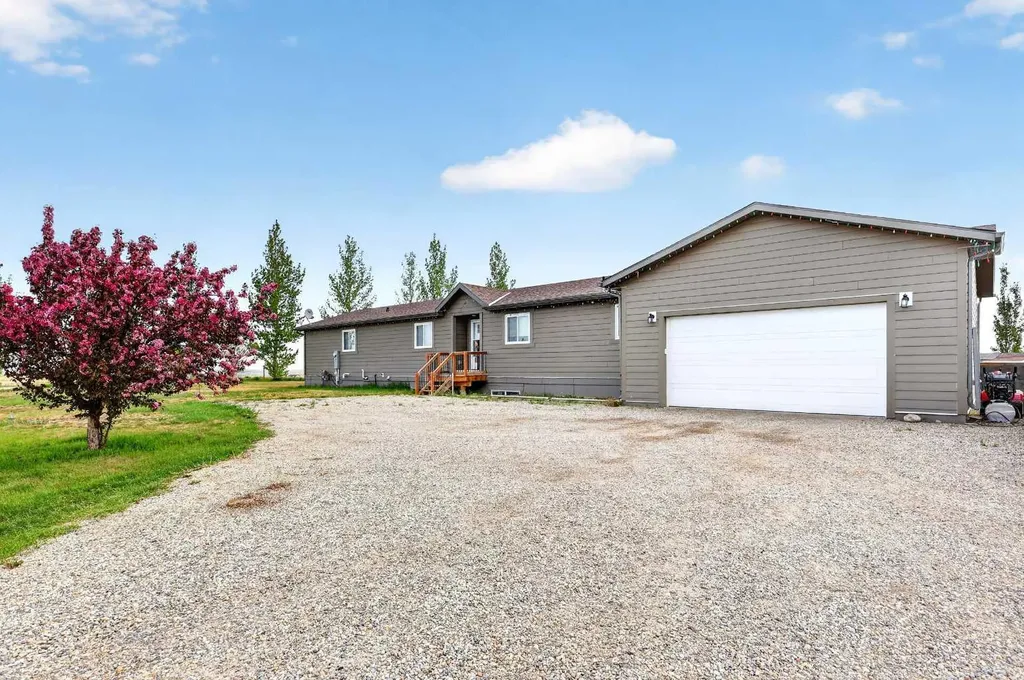 241003 Range Road 235 Rural Wheatland County AB T1P 2B5