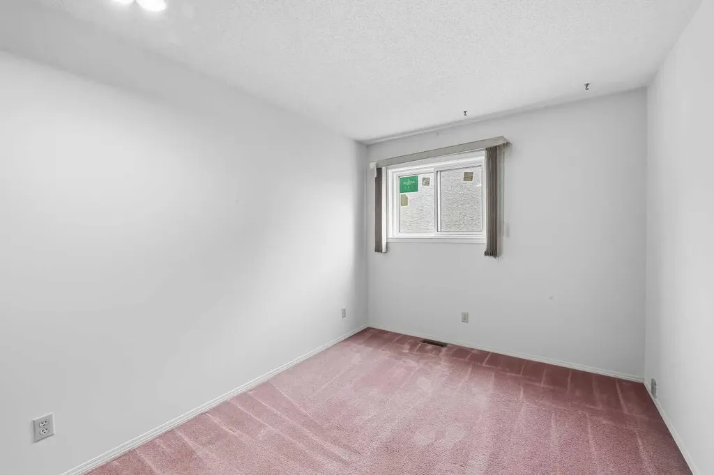 60 Rundlelawn Green NE Calgary AB T1Y 6S5
