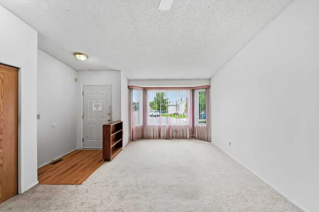 60 Rundlelawn Green NE Calgary AB T1Y 6S5