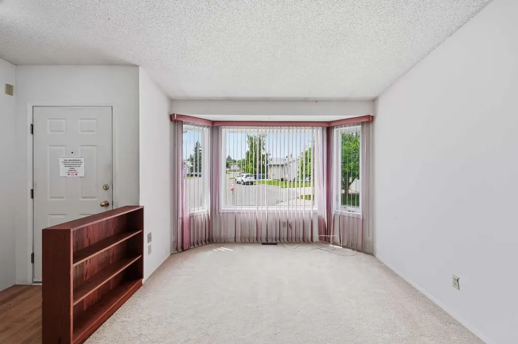 60 Rundlelawn Green NE Calgary AB T1Y 6S5