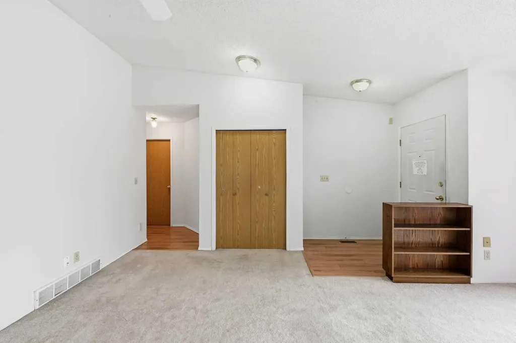 60 Rundlelawn Green NE Calgary AB T1Y 6S5