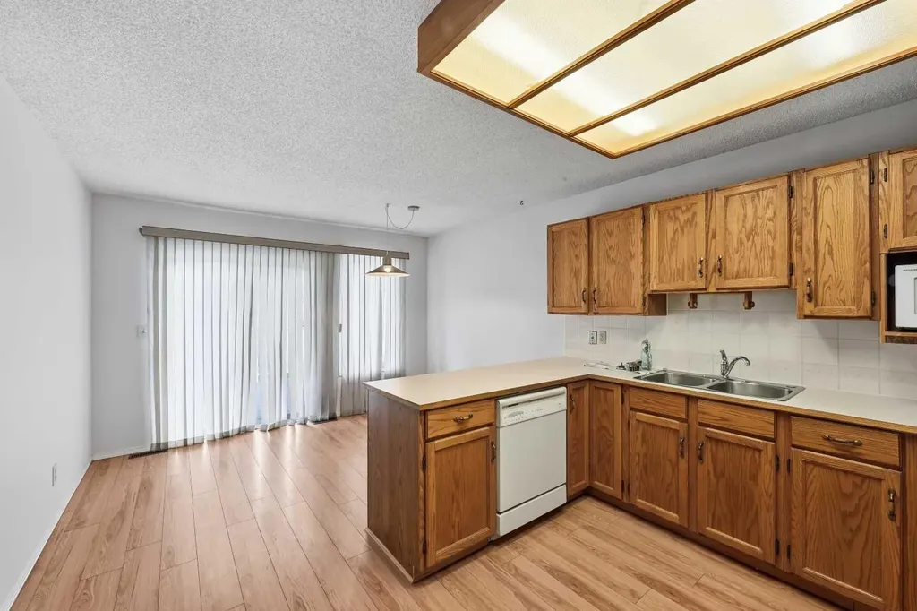 60 Rundlelawn Green NE Calgary AB T1Y 6S5