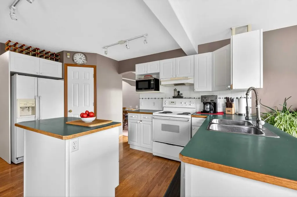 148 Sierra Madre Crescent SW Calgary AB T3H 3G8