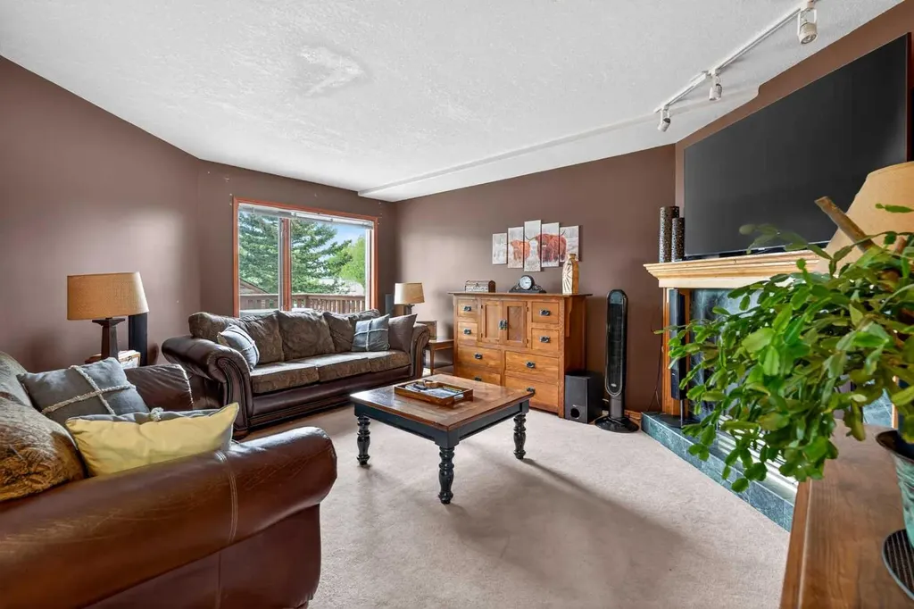 148 Sierra Madre Crescent SW Calgary AB T3H 3G8