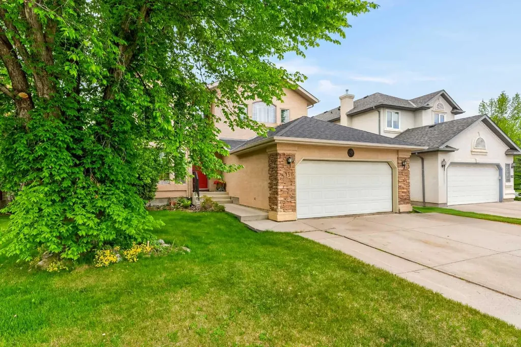 148 Sierra Madre Crescent SW Calgary AB T3H 3G8